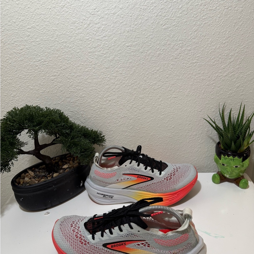 Brooks White And Red Gradient Running Shoes - image 4